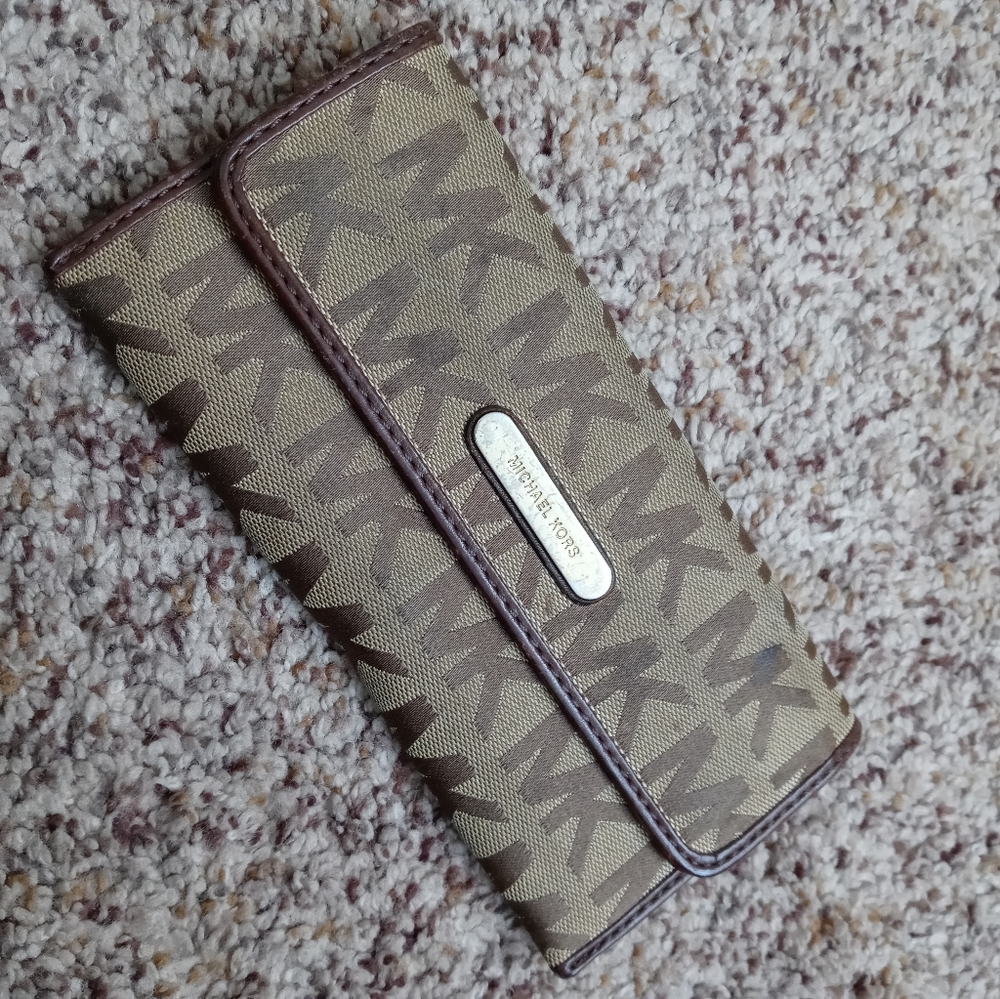 Michael kors wallet
